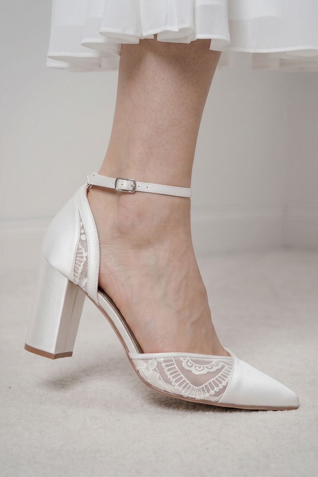 noni-niah-brautschuh-satin-pumps-ivory-mit-blockabsatz image 2