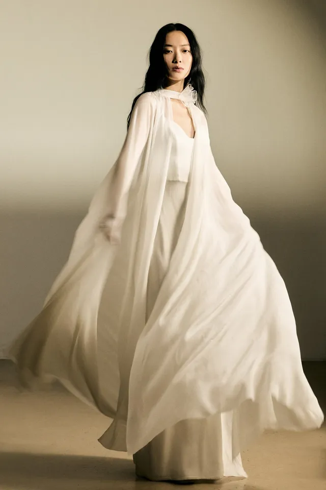 kaviar-gauche-callas-cape-bodenlanges-brautcape-aus-chiffon image 1