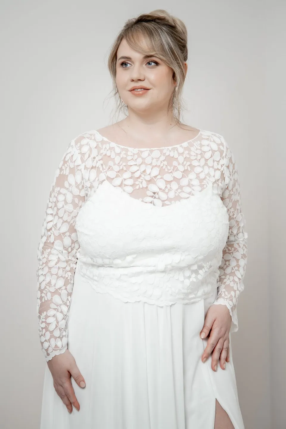 noni-curvy-norine-langarm-brauttop-aus-bl-tterspitze image 1