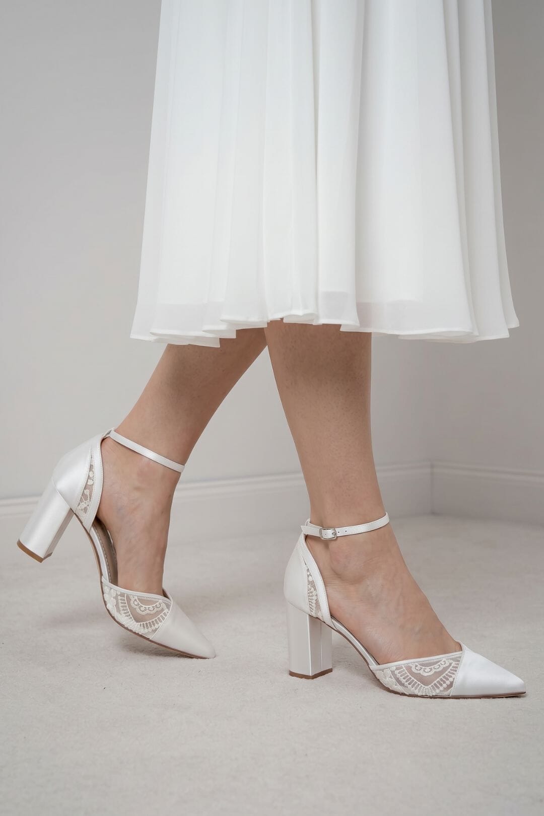 noni-niah-brautschuh-satin-pumps-ivory-mit-blockabsatz image 3