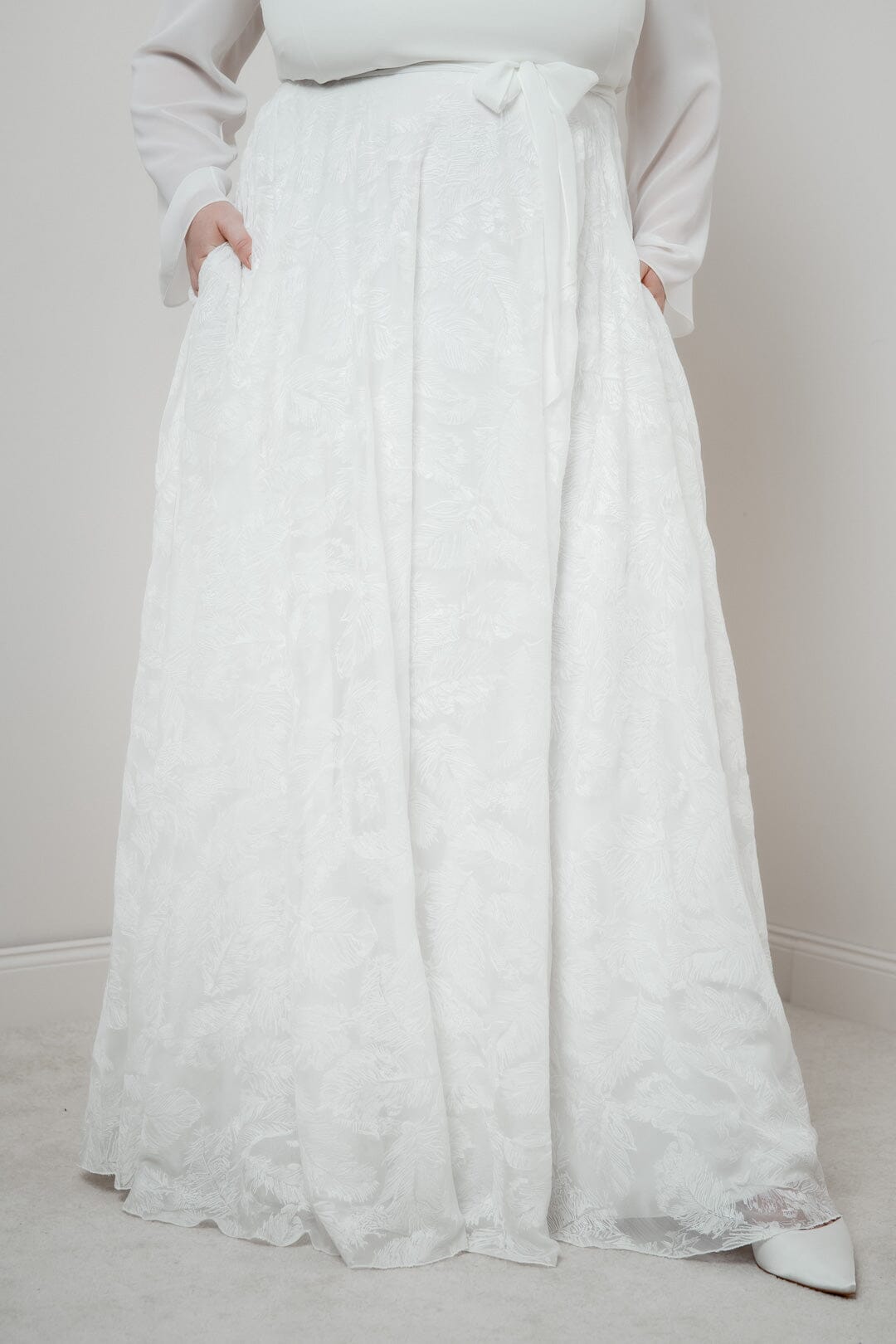 noni-outlet-gillianne-langer-braut-rock-chiffon-federmuster-ivory image 7