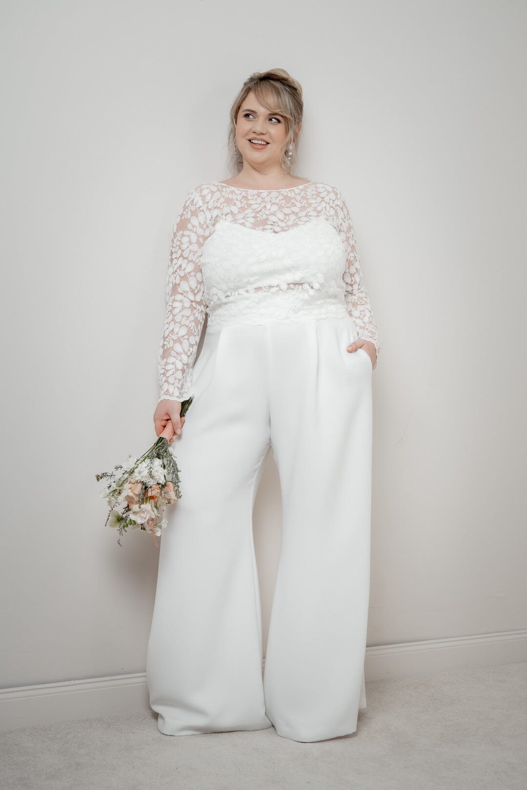 noni-zari-curvy-plus-size-braut-hose-mit-weitem-bein-ivory image 8