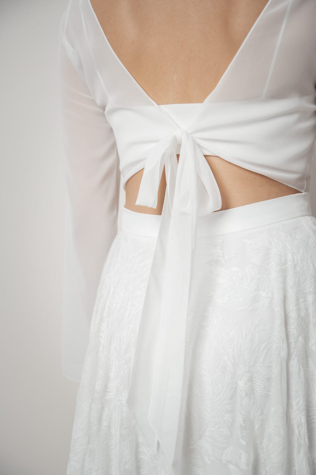 noni-beeke-r-ckenfreies-chiffon-braut-top image 4