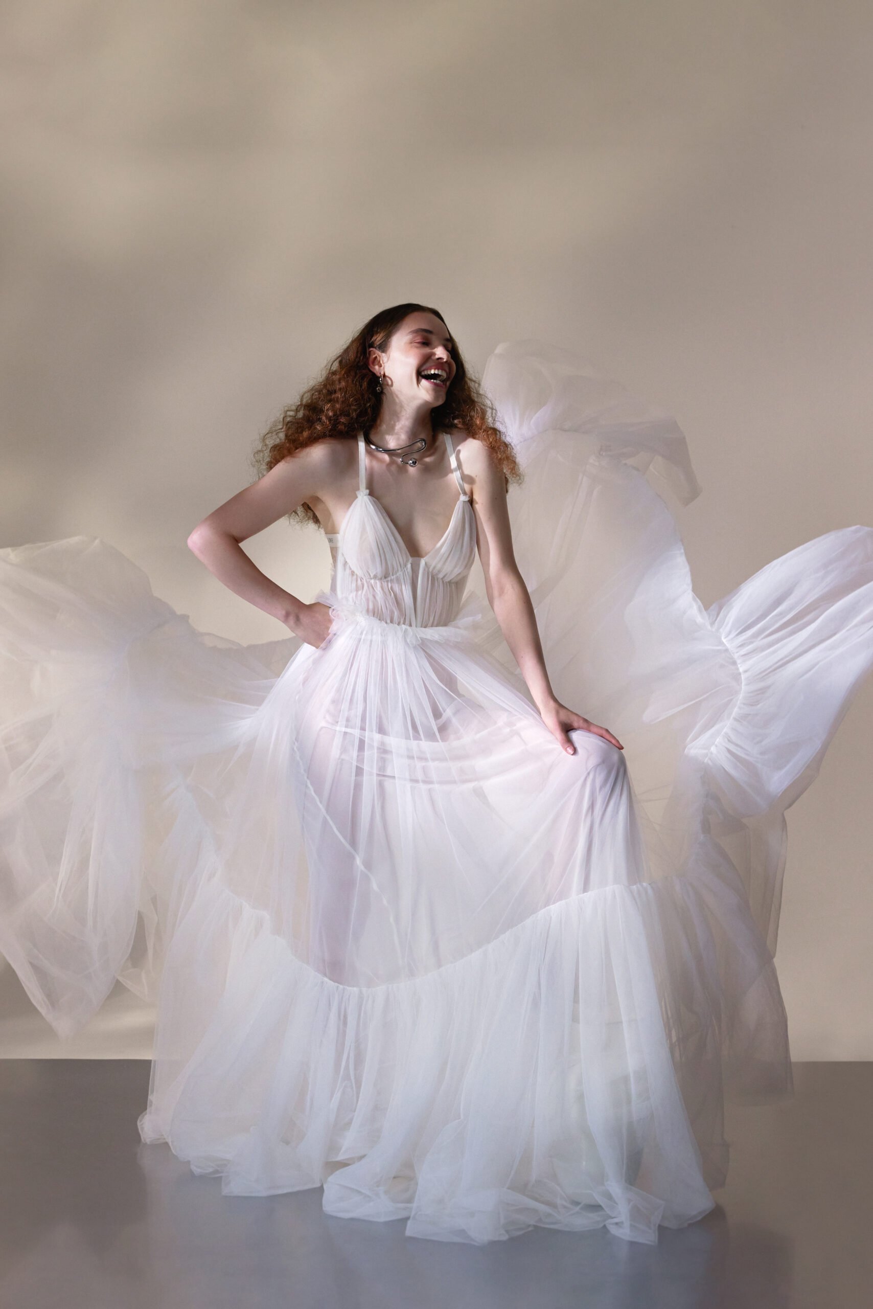 kaviar-gauche-forever-tulle-couture-brautkleid-mit-v-ausschnitt image 1