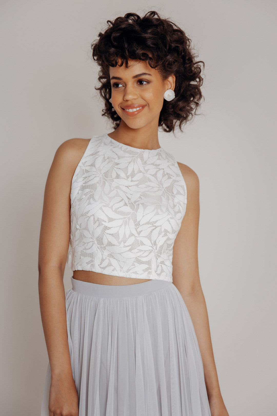 noni-braut-top-emilia-rmellos-mit-bl-tter-spitze-und-r-cken-cut-out image 5