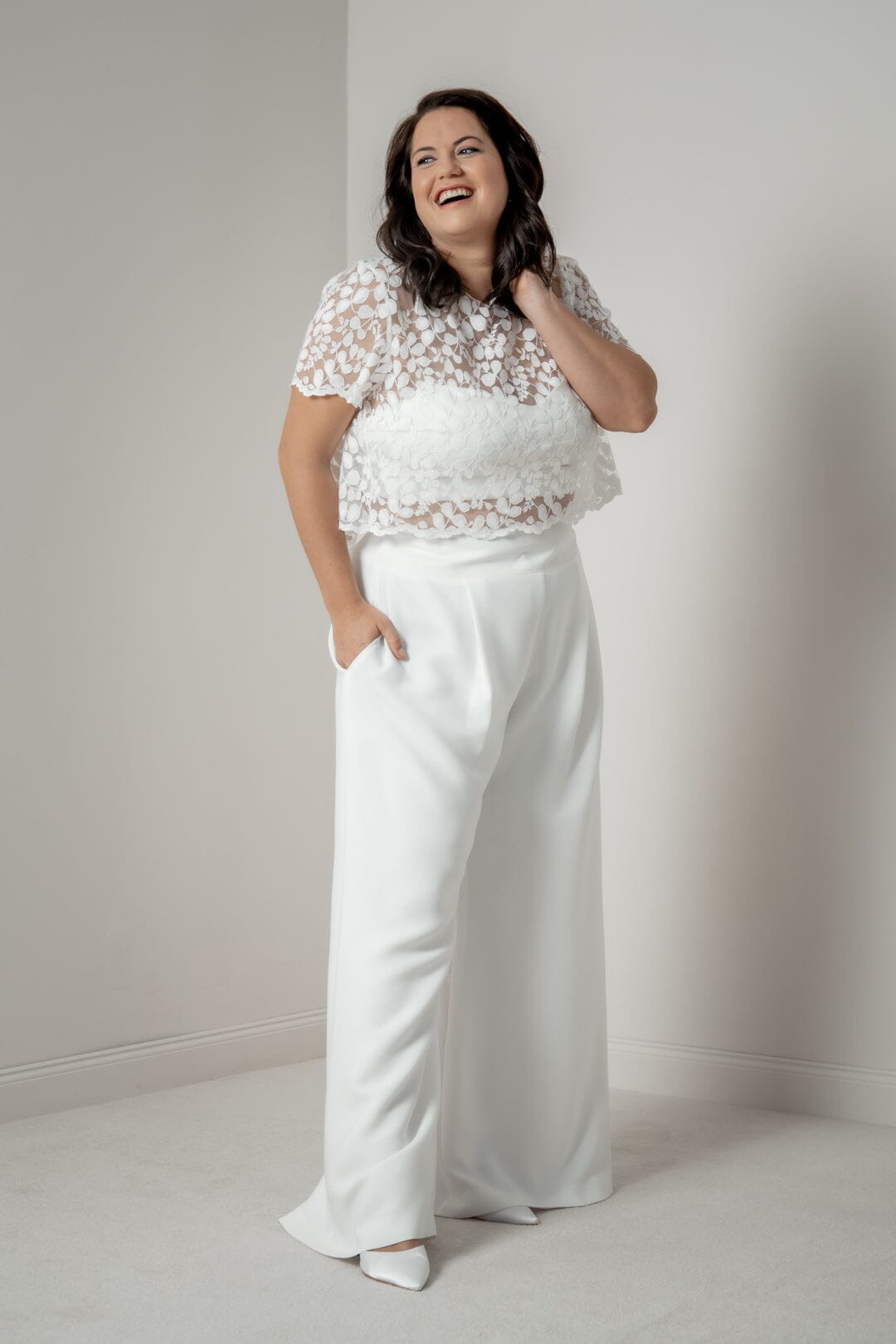 noni-curvy-aza-plus-size-braut-top-aus-bl-tterspitze-kurz-rmelig image 8