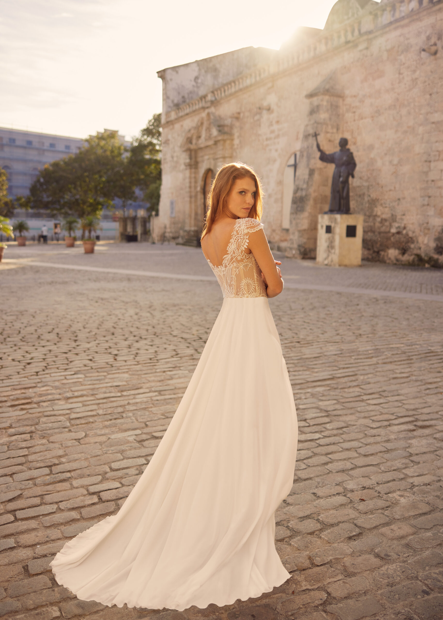 gbs-herve-paris-bridal-leaf-c-brautkleid-libre-collection image 2