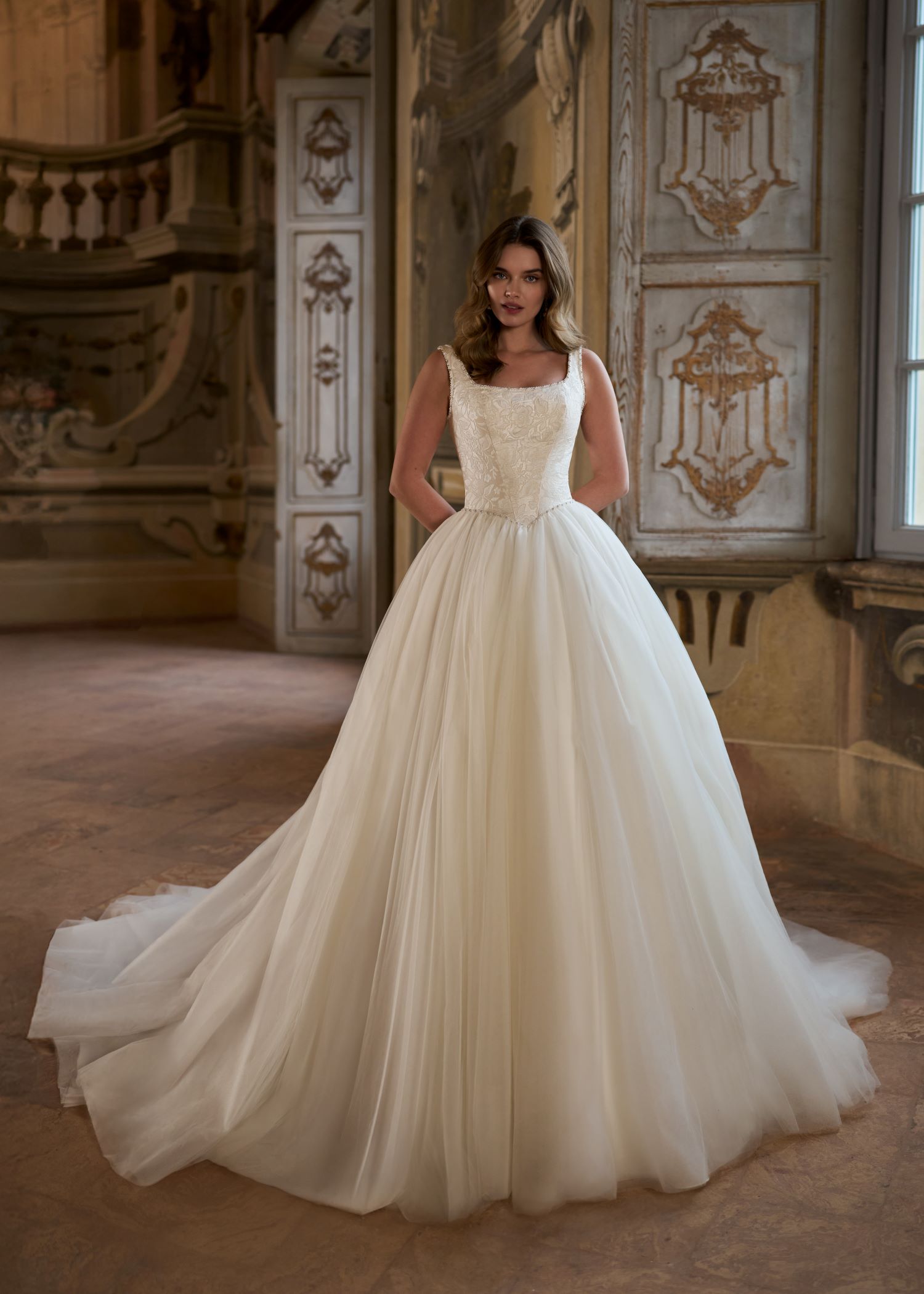 herve-paris-bridal-nessa-brautkleid-novel-collection image 1