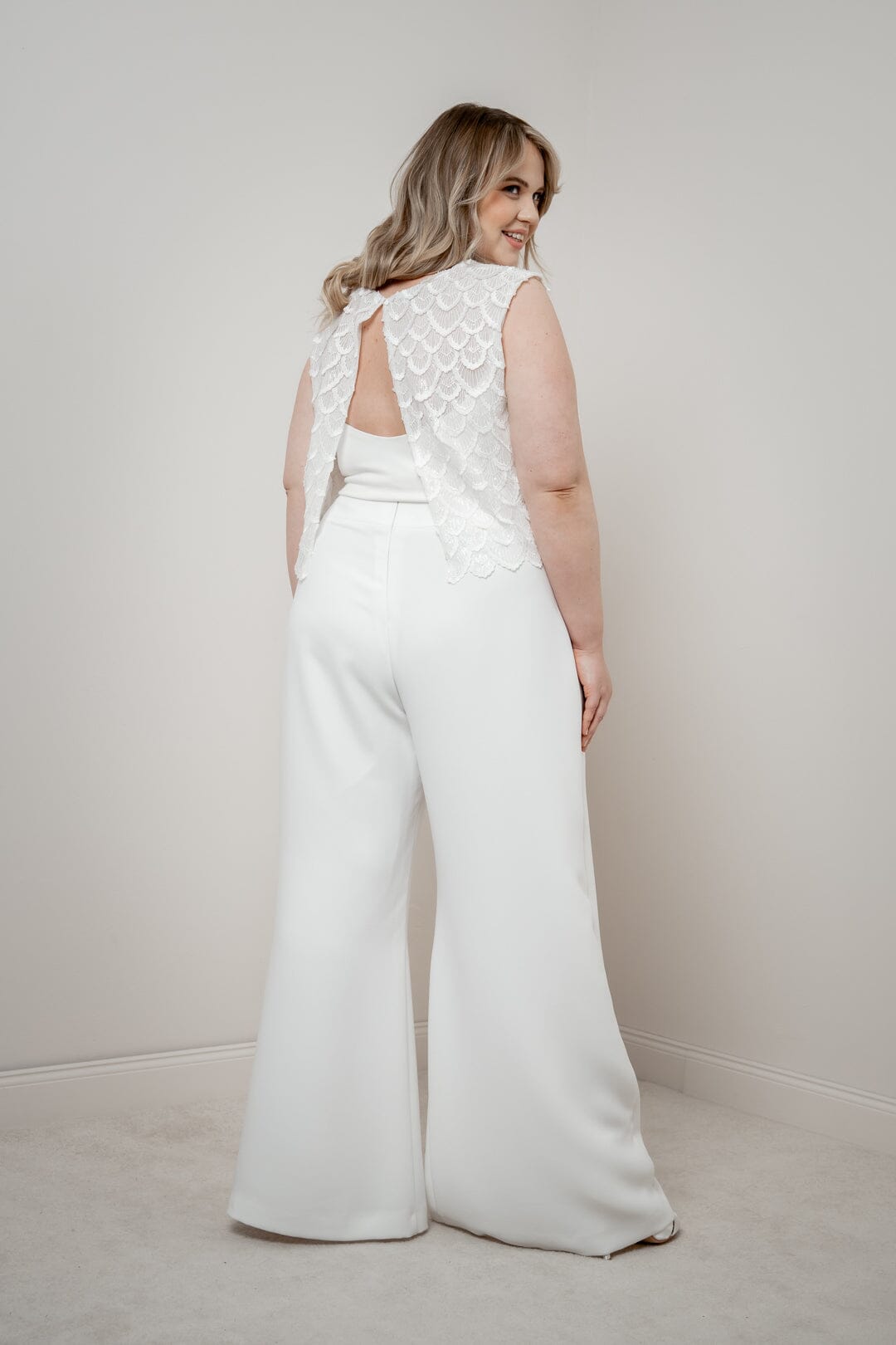 noni-eske-curvy-braut-top-aus-paillettenspitze-art-d-co image 2