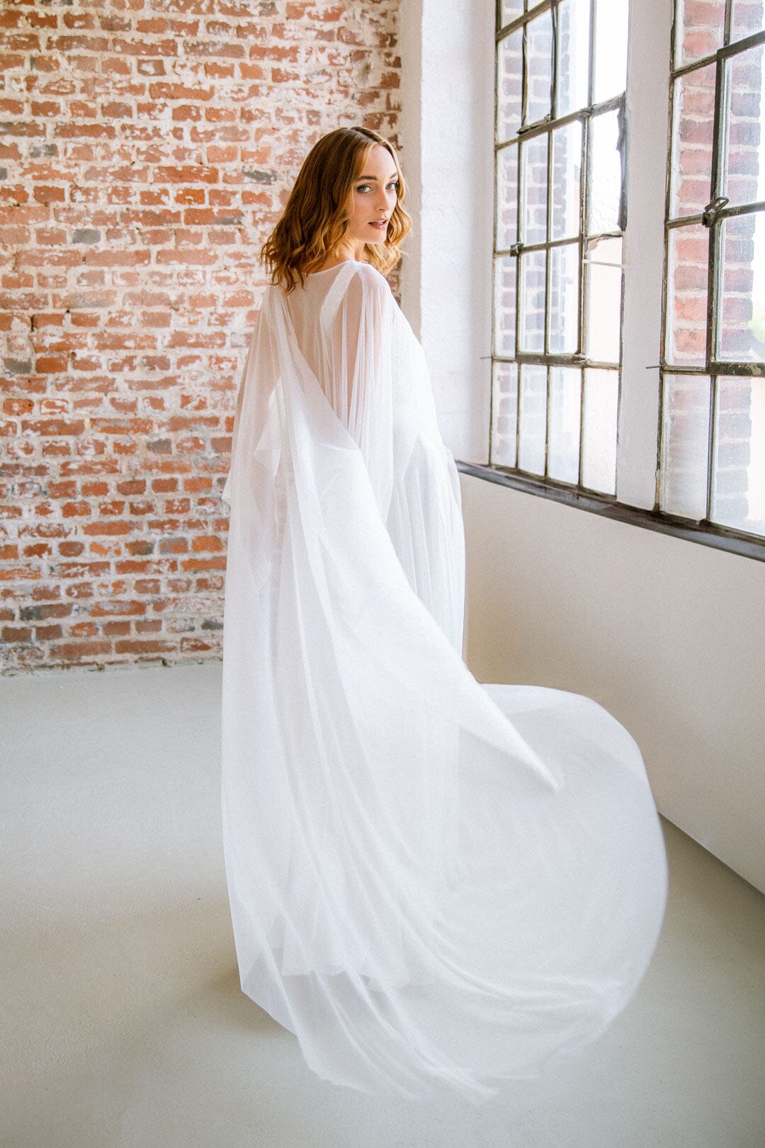noni-niamh-braut-cape-aus-softt-ll-mit-schleppe-high-low-ivory image 3