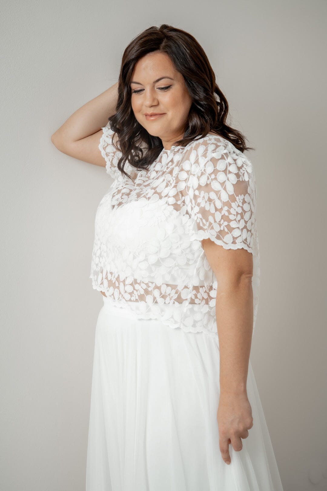 noni-curvy-aza-plus-size-braut-top-aus-bl-tterspitze-kurz-rmelig image 3