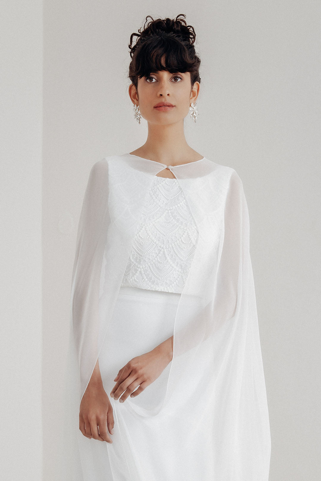 noni-selected-philia-chiffon-braut-cape-ivory-mit-perle image 7
