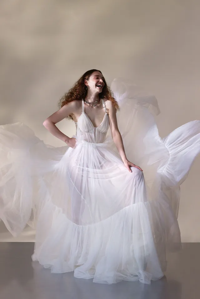 kaviar-gauche-forever-tulle-couture-brautkleid-mit-v-ausschnitt image 1