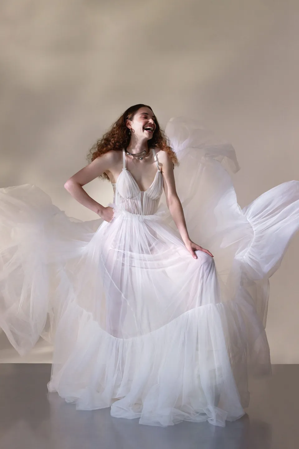 kaviar-gauche-forever-tulle-couture-brautkleid-mit-v-ausschnitt image 1