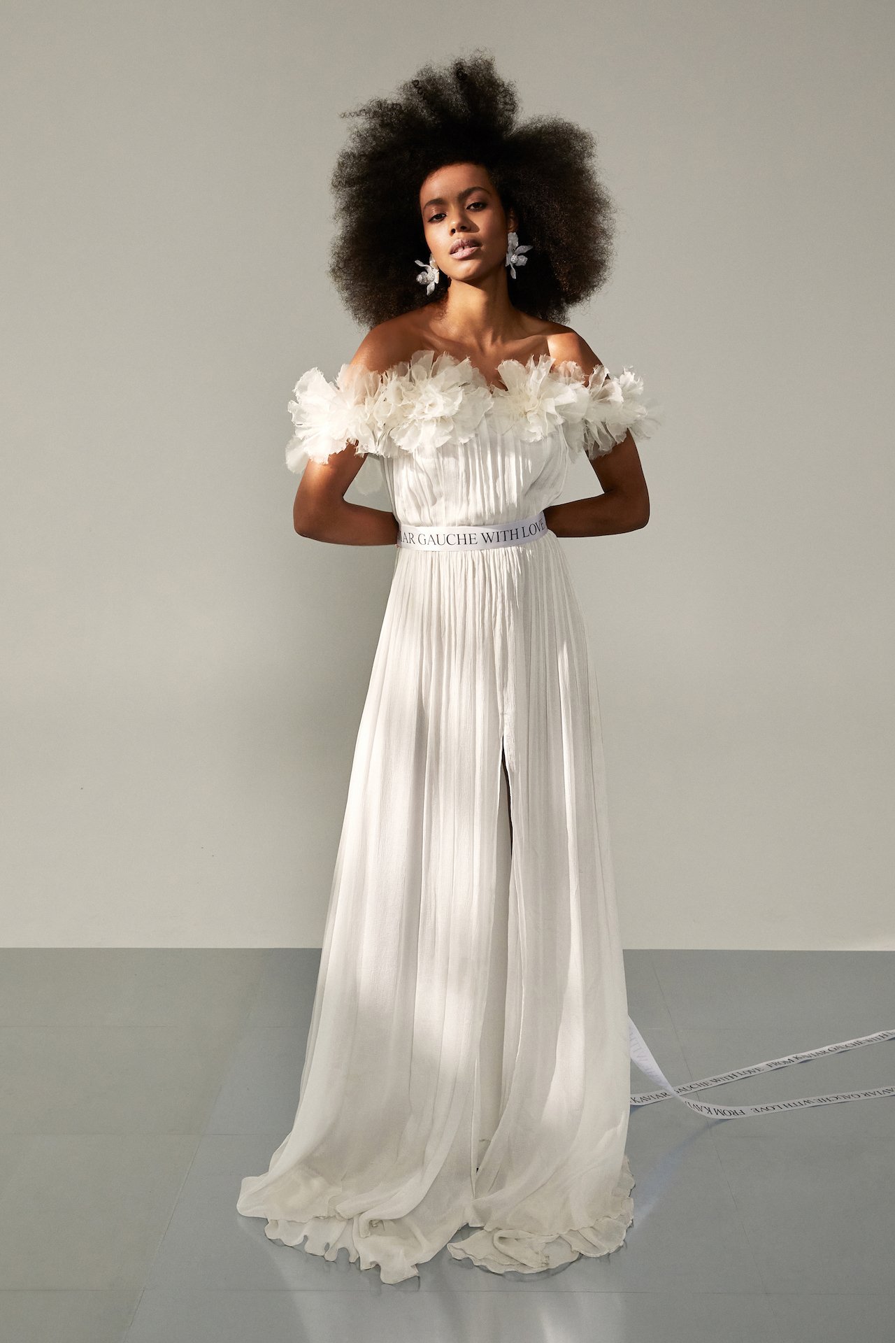 kaviar-gauche-prima-pliss-brautkleid-mit-schlitz image 2