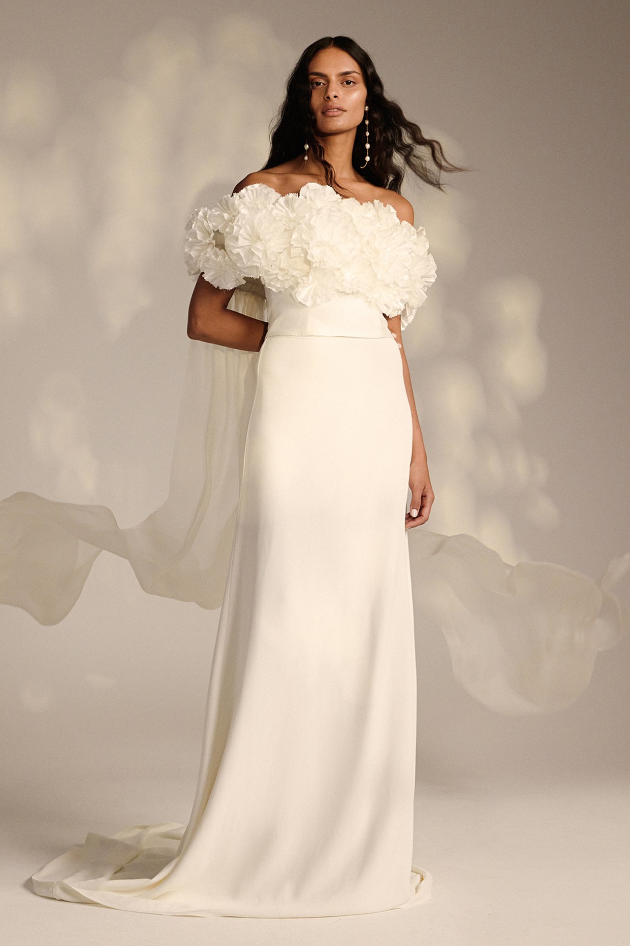 kaviar-gauche-moon-flower-wrap-brautstola-brautcape image 2