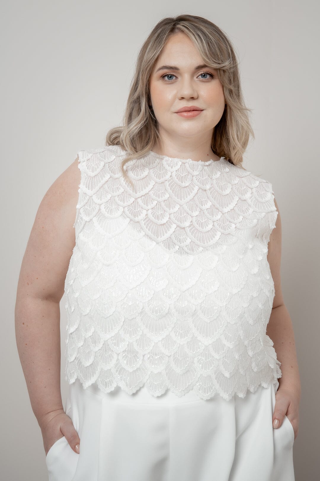 noni-eske-curvy-braut-top-aus-paillettenspitze-art-d-co image 1