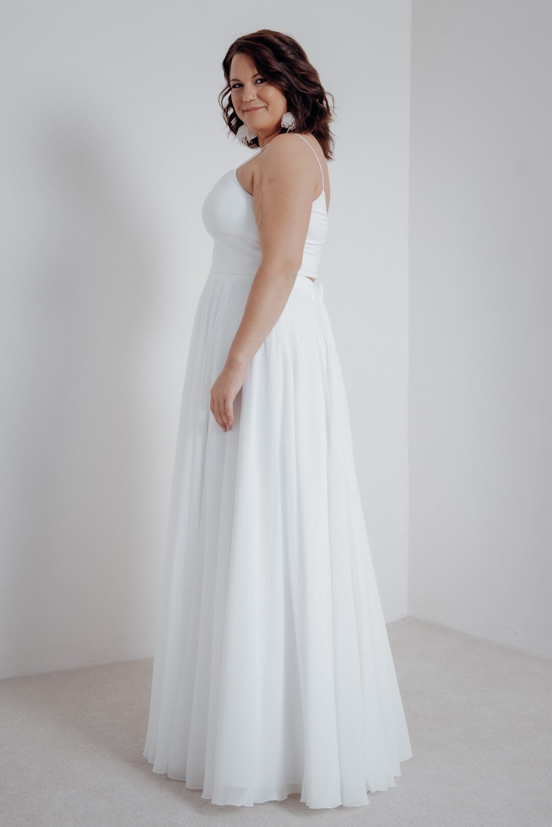 noni-curvy-jona-plus-size-braut-rock-aus-chiffon-in-ivory image 4
