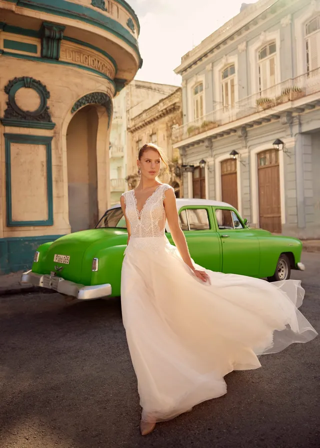 herve-paris-bridal-lyric-brautkleid-libre-collection image 1