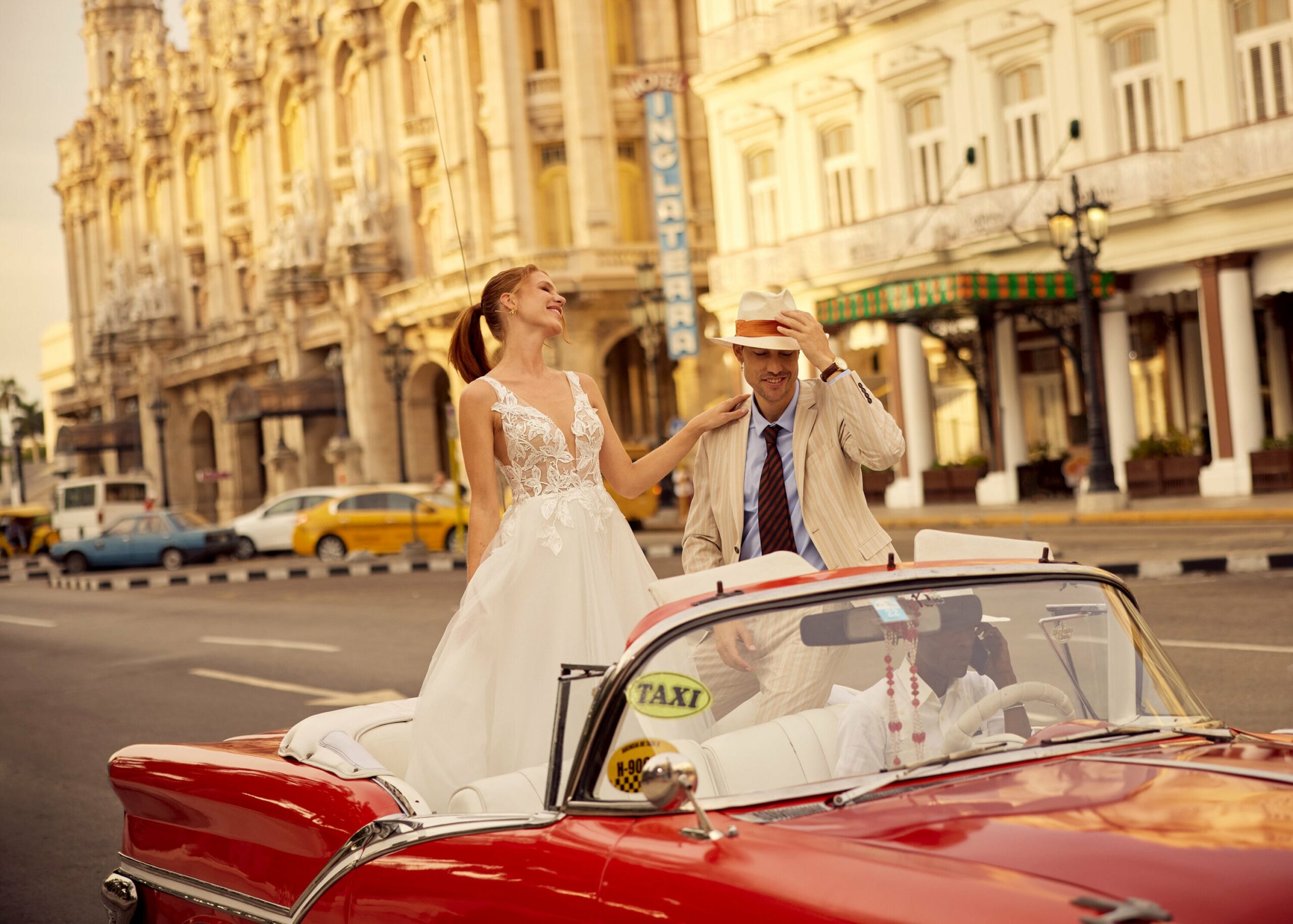 gbs-herve-paris-bridal-lotus-brautkleid-libre-collection image 3