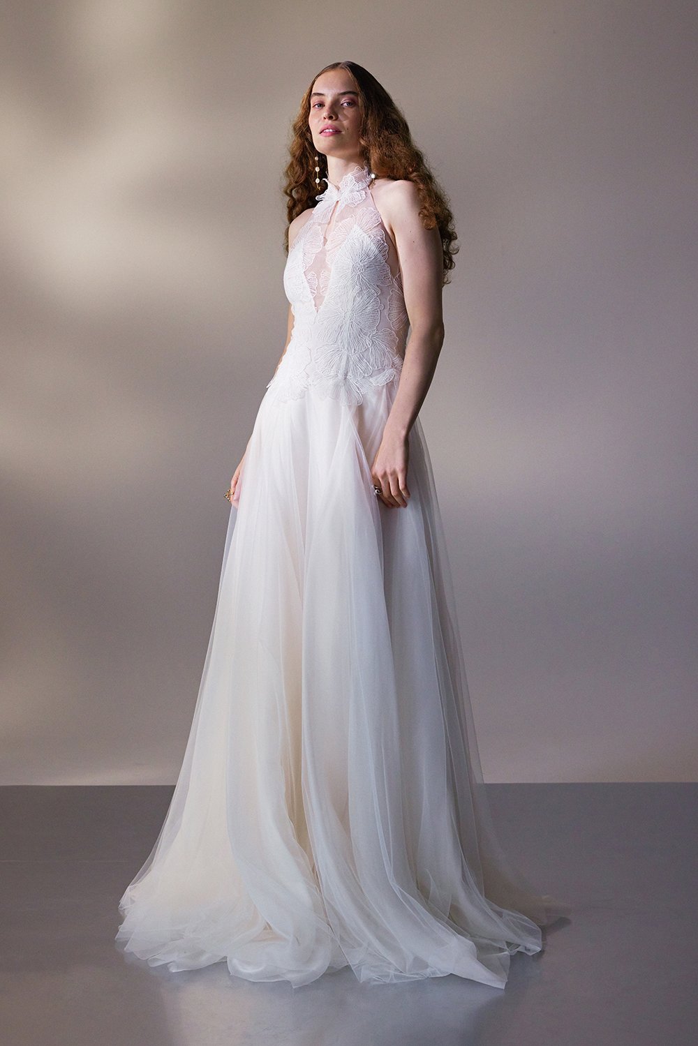 kaviar-gauche-grande-fleur-neckholder-brautkleid image 1