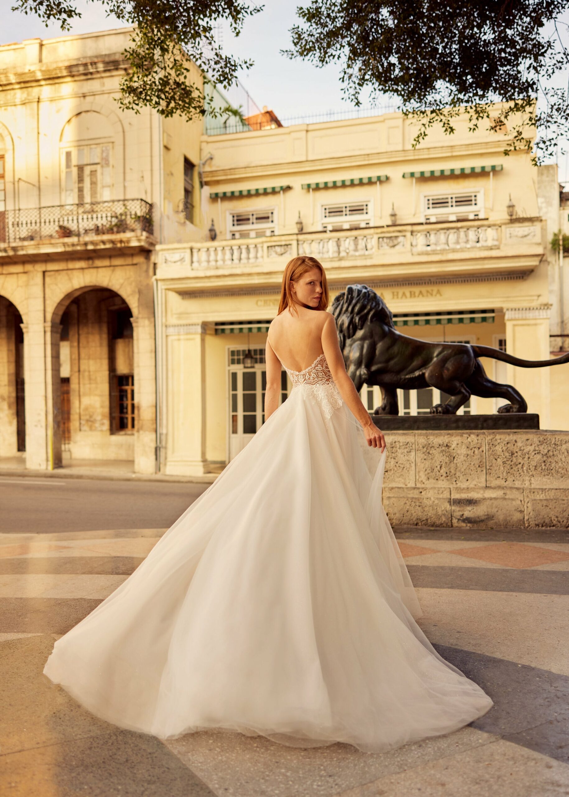 herve-paris-bridal-luisa-brautkleid-libre-collection image 4