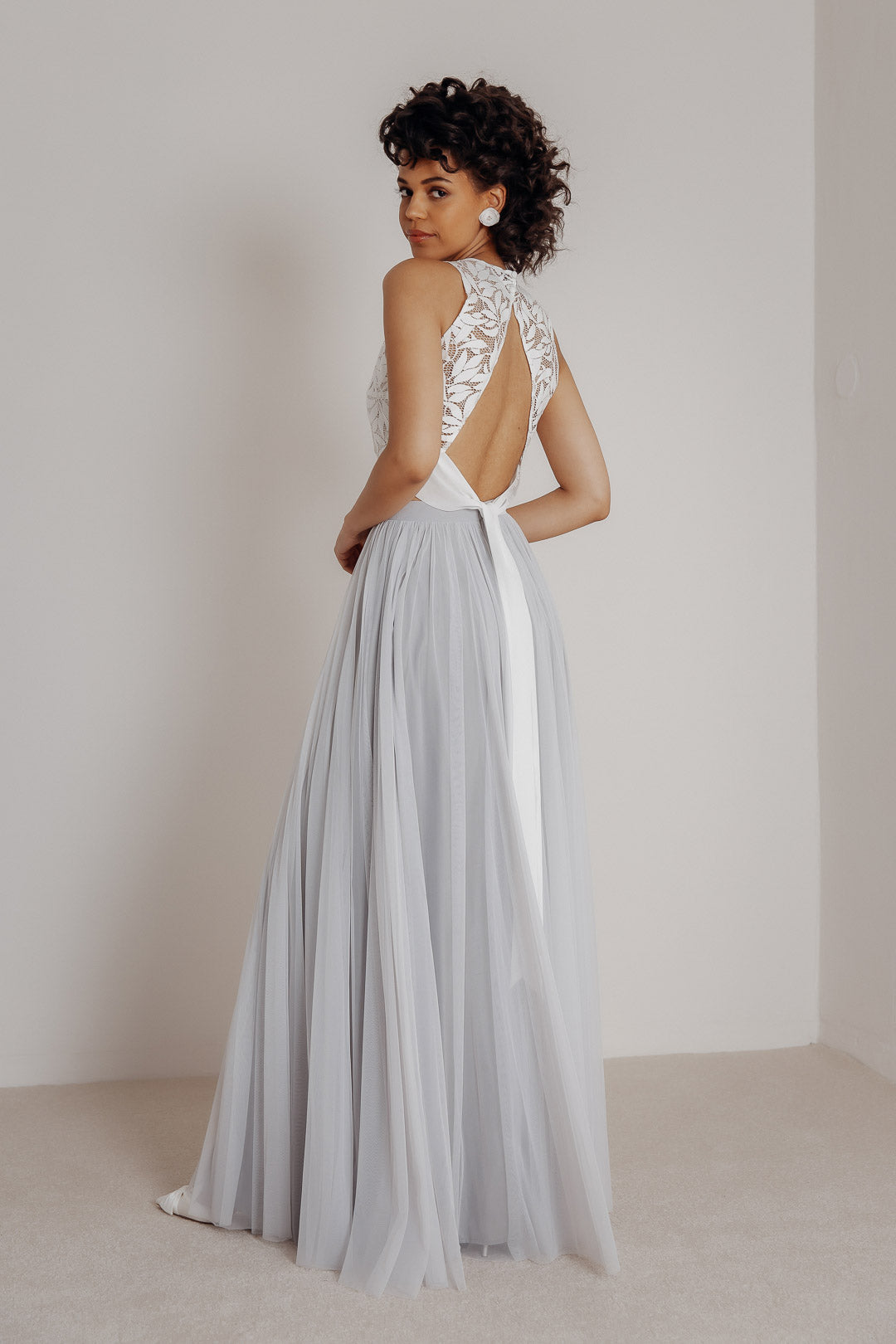 noni-braut-top-emilia-rmellos-mit-bl-tter-spitze-und-r-cken-cut-out image 4
