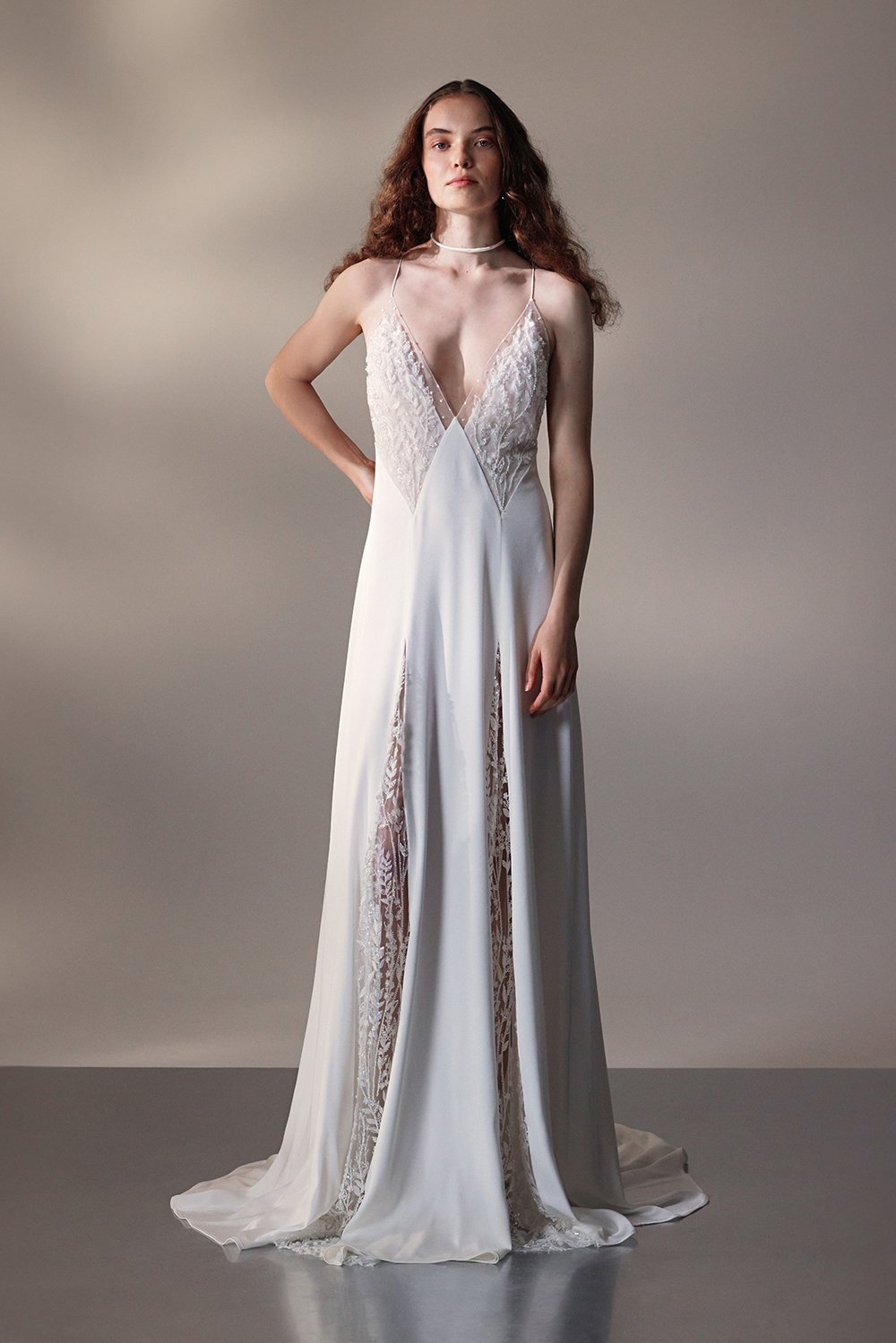kaviar-gauche-tali-brautkleid-figurbetont-mit-couture-perlenstickerei image 1