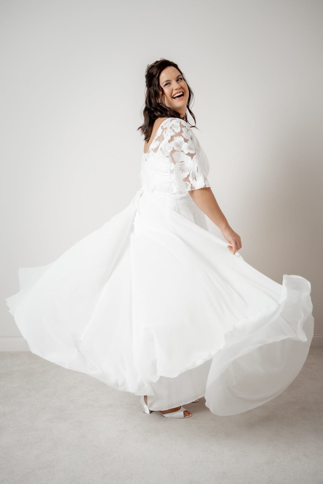 noni-isla-curvy-langer-brautrock-aus-chiffon-maxi-ivory image 2