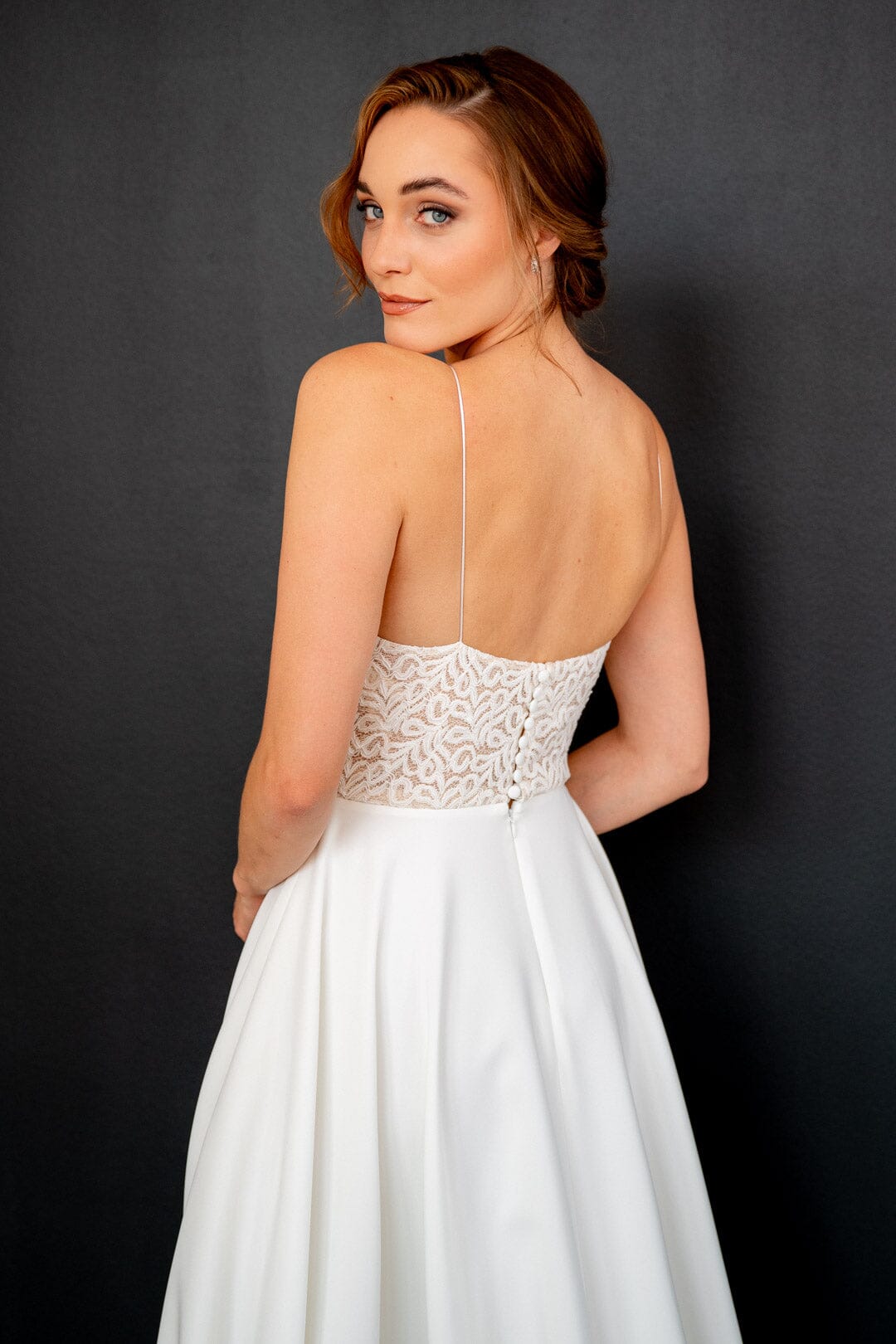 noni-junia-one-kurzes-brautkleid-midi-mit-spaghettitr-gern image 5