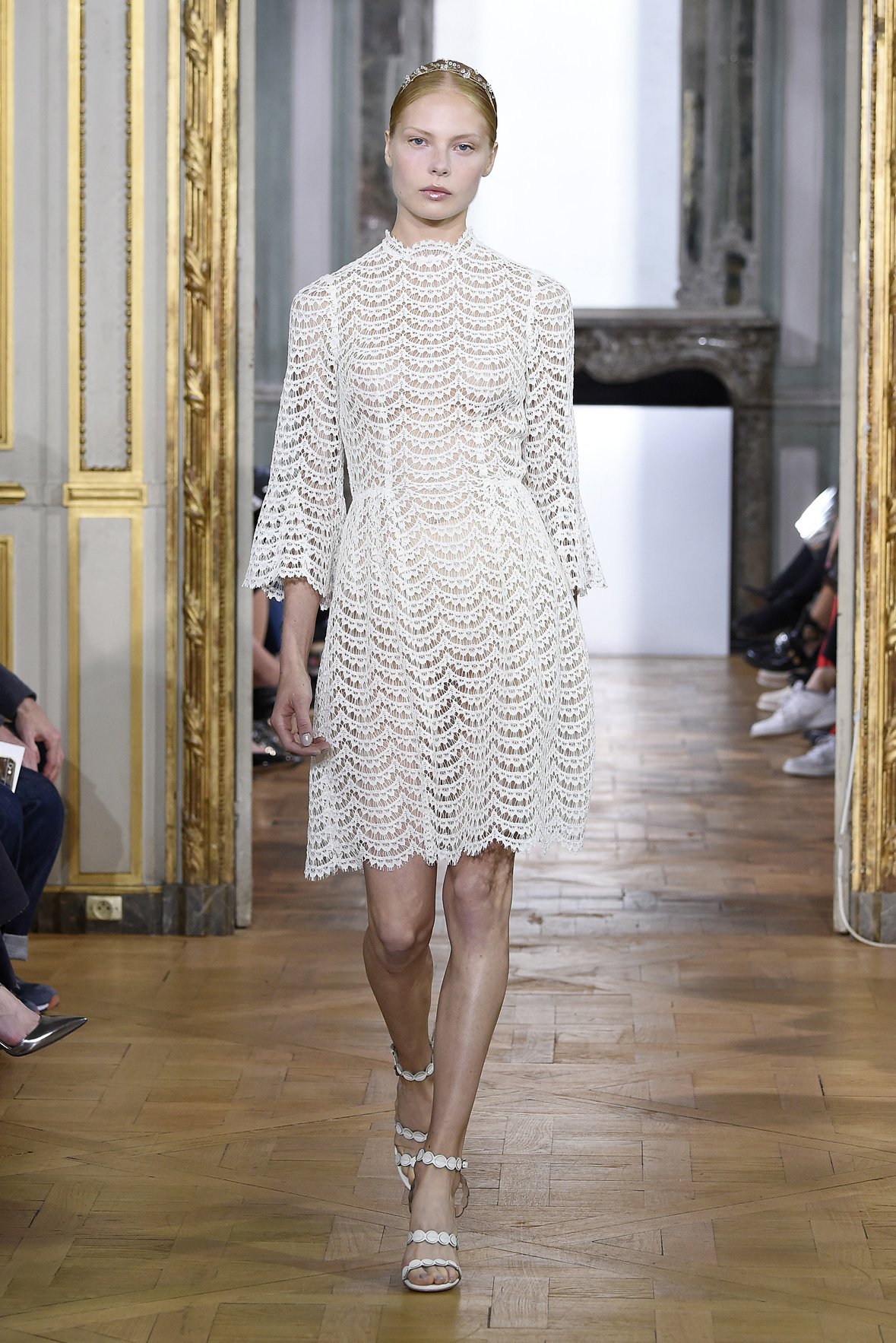 kaviar-gauche-bardot-mini-dress-standesamt-brautkleid-aus-spitze image 2