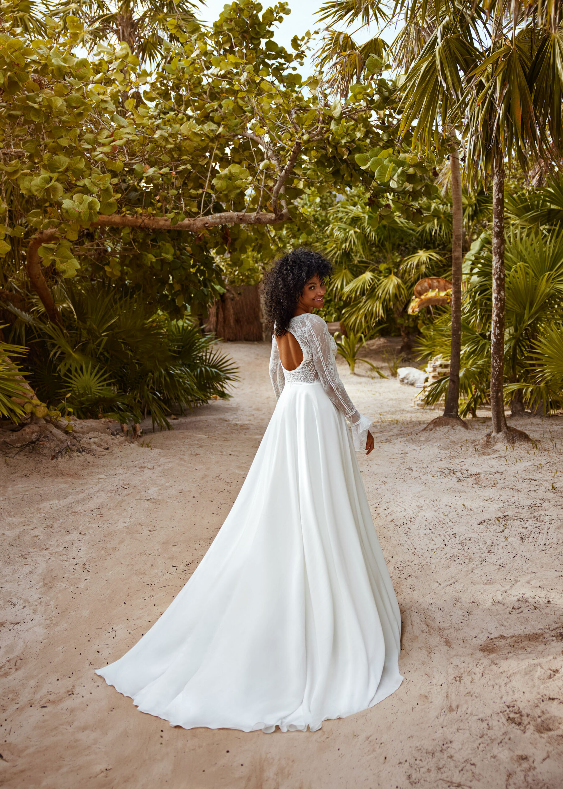 herve-paris-bridal-beau-brautkleid-mystical-collection image 2