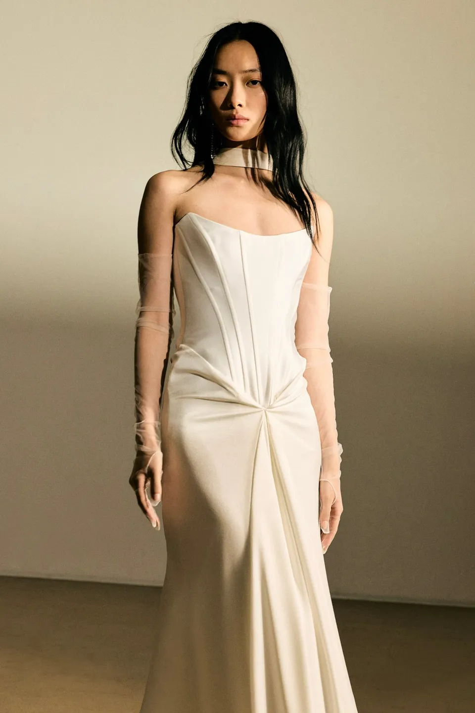 kaviar-gauche-chantelle-corsage-dress-ivory-skulpturales-braut-abendkleid image 1