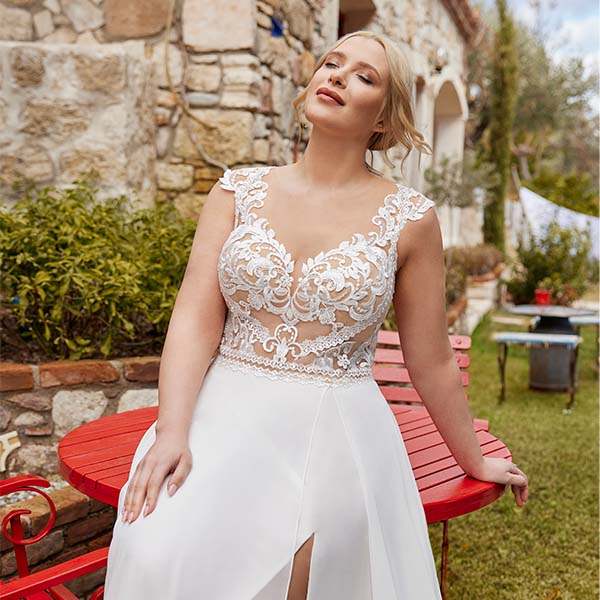 gbs-herve-paris-bridal-ardeche-brautkleid-curvy-spitze-mit-beinschlitz image 1
