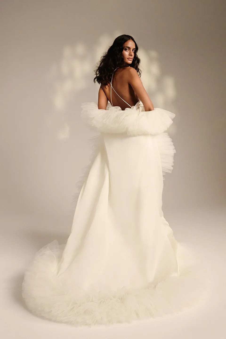 kaviar-gauche-cannes-cape-elegantes-brautcape image 1