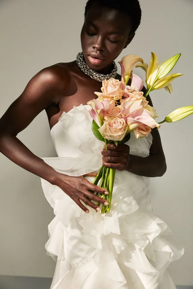 kaviar-gauche-wavy-bloom-corsage-a-linien-brautkleid image 1