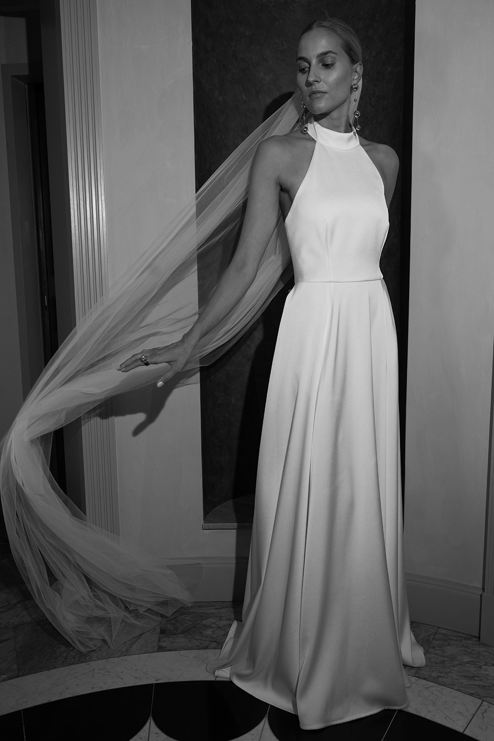 kaviar-gauche-marilyn-dress-long-brautkleid-ivory-mit-offenem-r-cken image 2