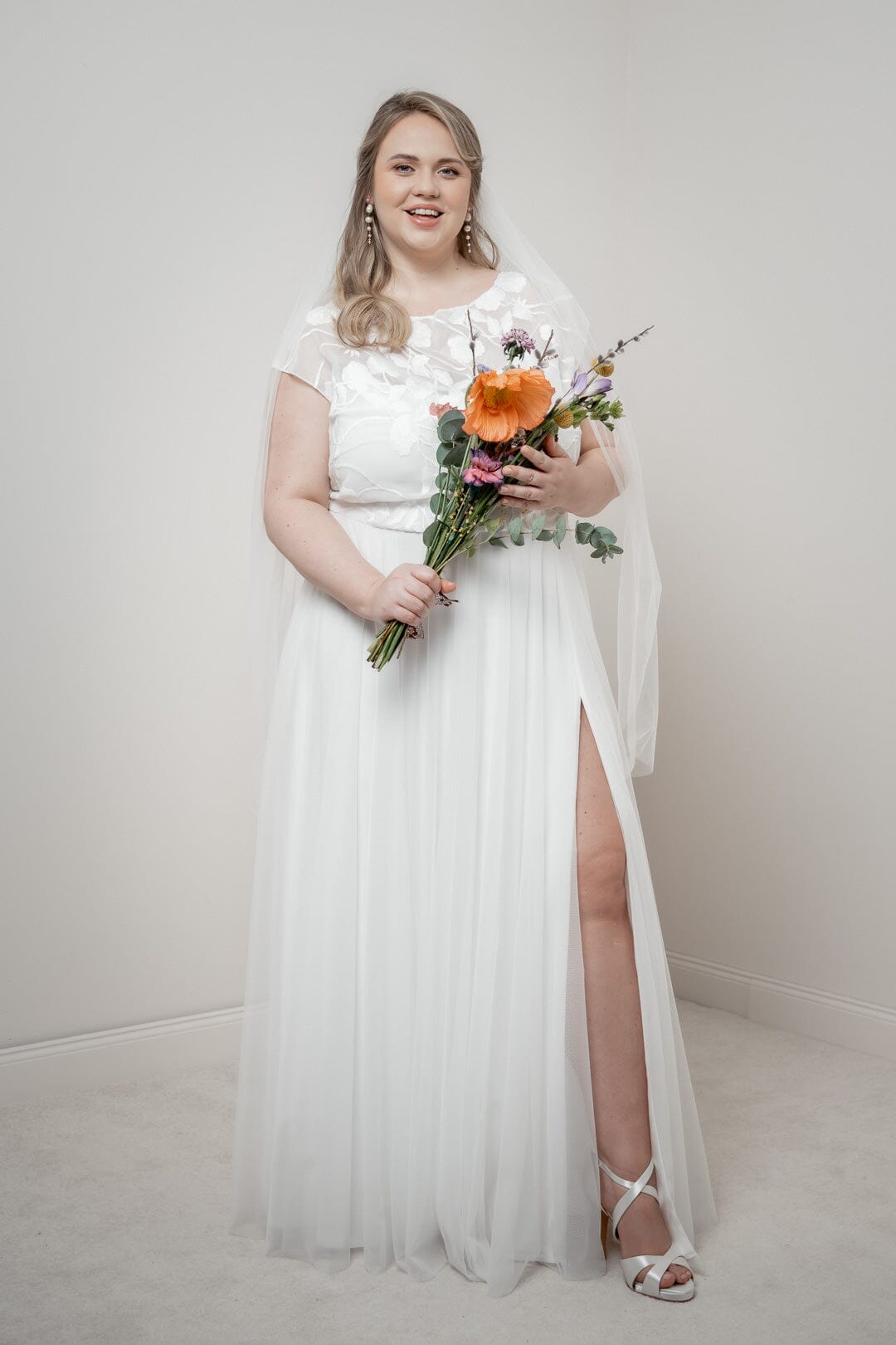 noni-eniz-chiffon-top-ivory-mit-stickerei-und-cap-rmeln image 2