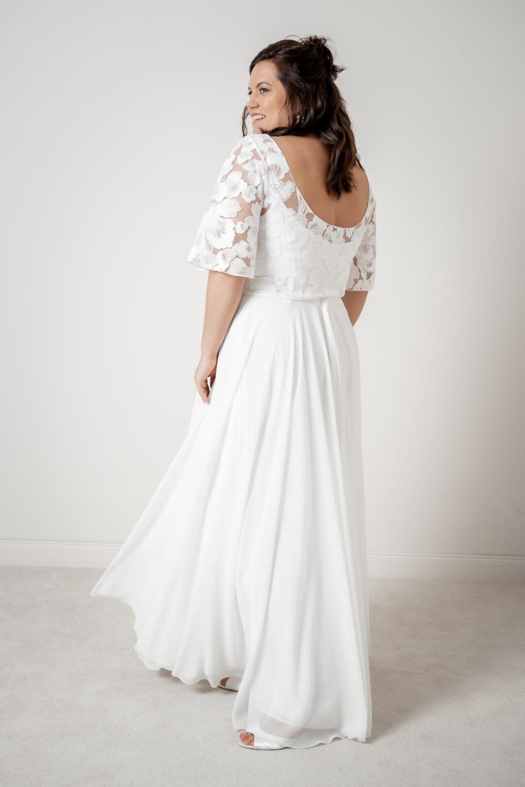 noni-philina-curvy-plus-size-braut-top-aus-bl-tenspitze-mit-glocken-rmeln image 7