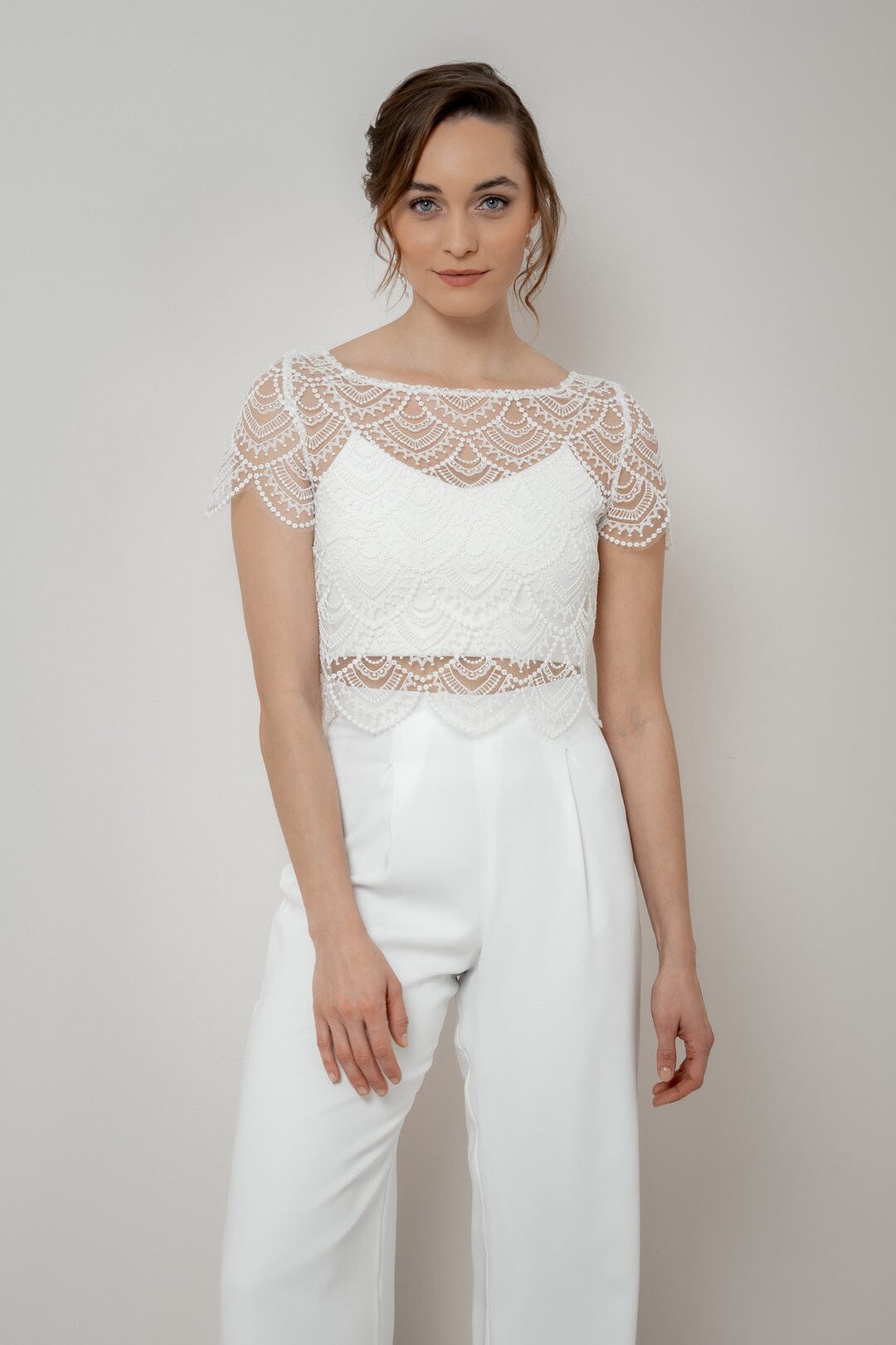 noni-niah-kurzarm-braut-top-aus-vintage-spitze-mit-knopfleiste image 4