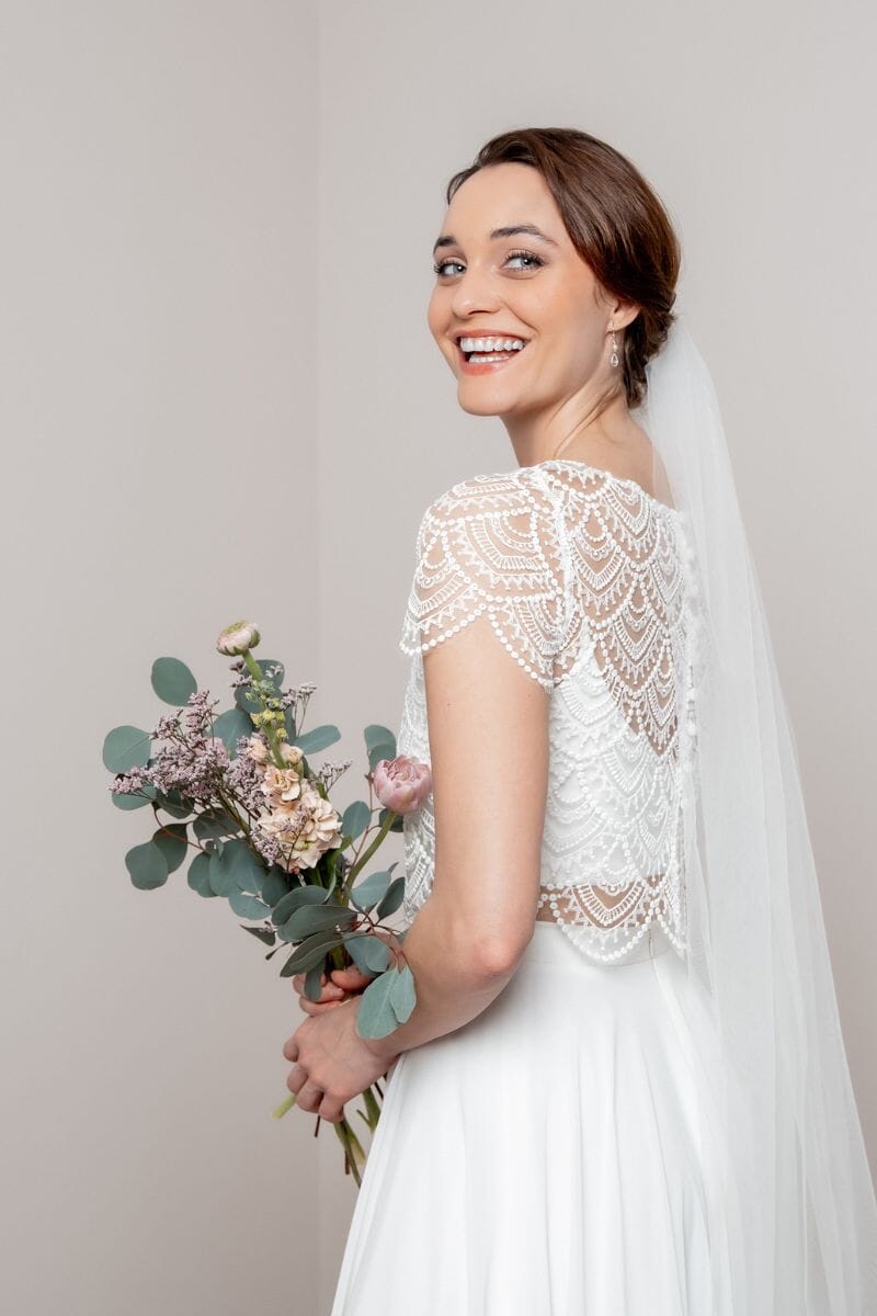 noni-niah-kurzarm-braut-top-aus-vintage-spitze-mit-knopfleiste image 6