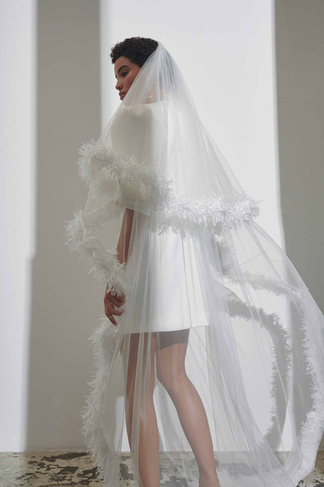 kaviar-gauche-edgy-veil-brautschleier-bodenlang-off-white-mit-lurexsaum image 3