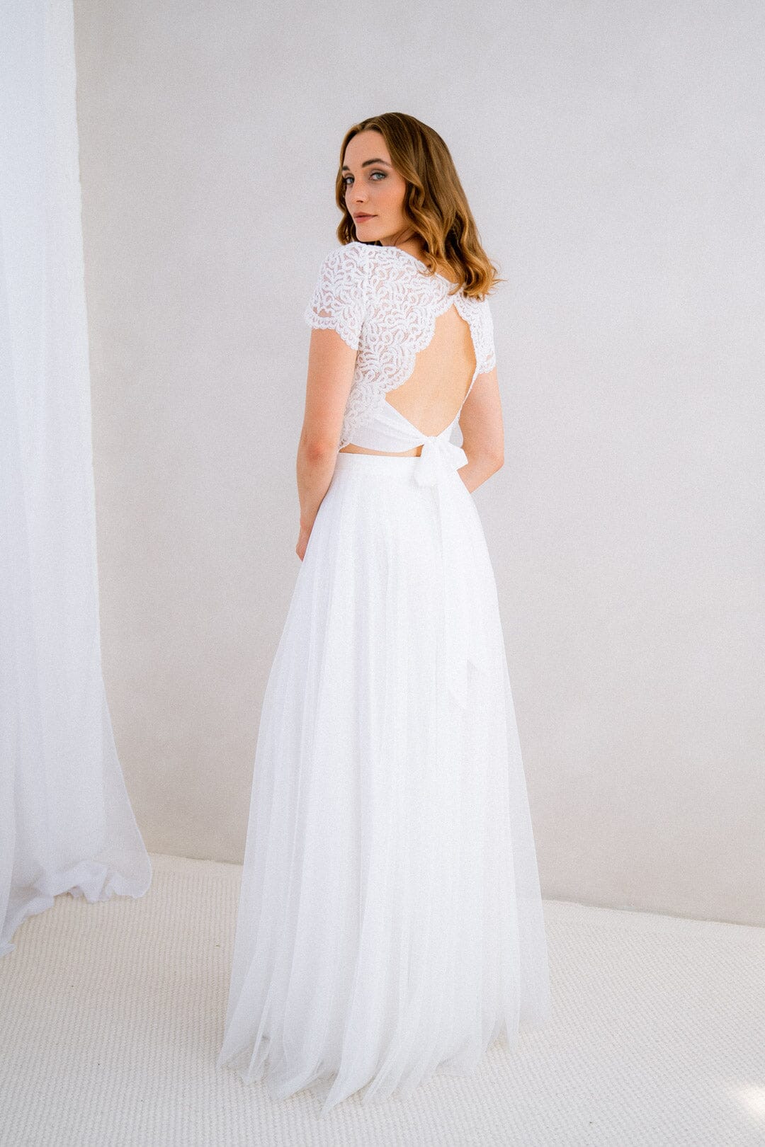 noni-zadie-braut-top-mit-r-ckendetail-und-spitzen-rmeln image 4