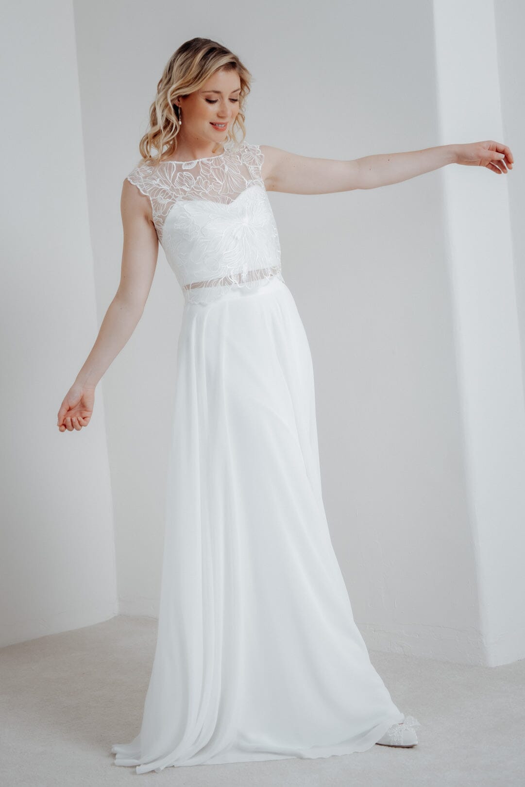 noni-jona-langer-brautrock-mit-beinschlitz-chiffon-in-ivory image 5