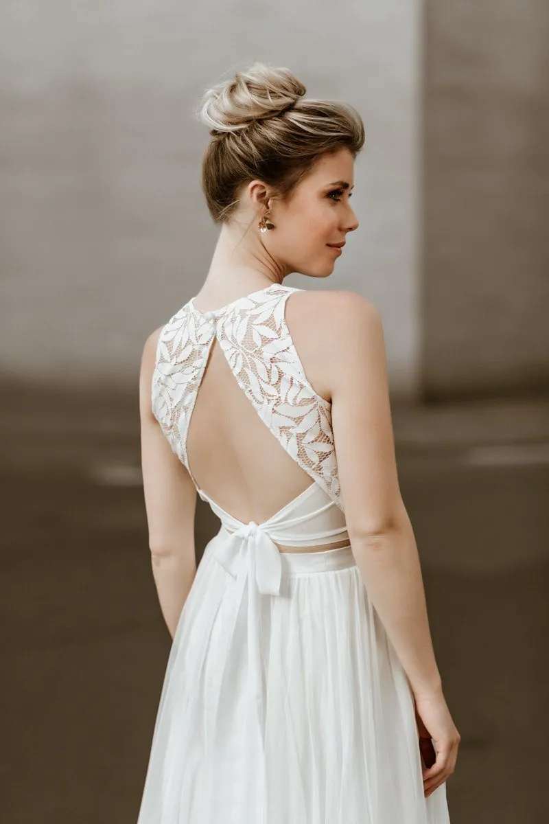 noni-braut-top-emilia-rmellos-mit-bl-tter-spitze-und-r-cken-cut-out image 1