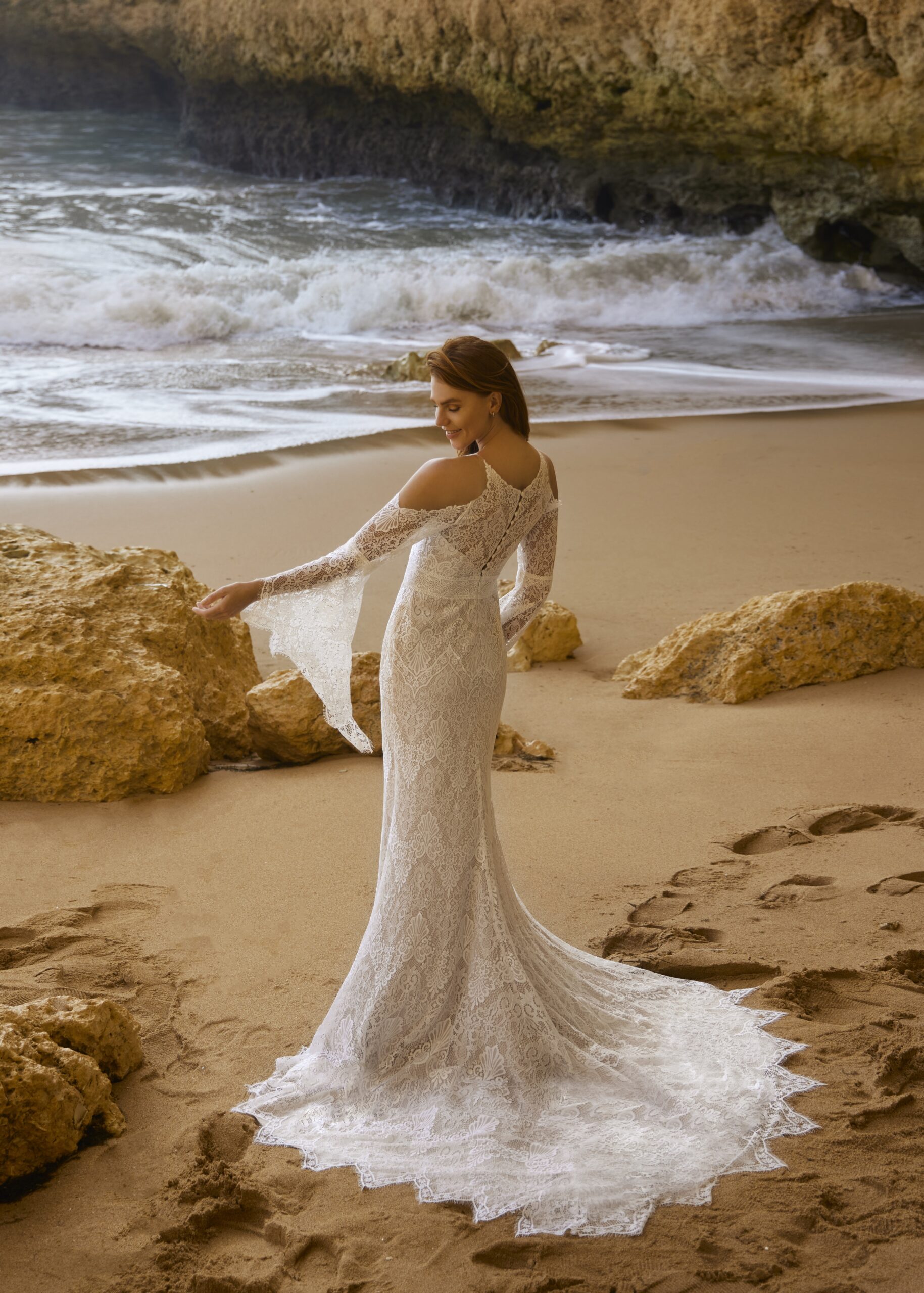herve-paris-bridal-cynthia-brautkleid-cherish-love-collection image 2