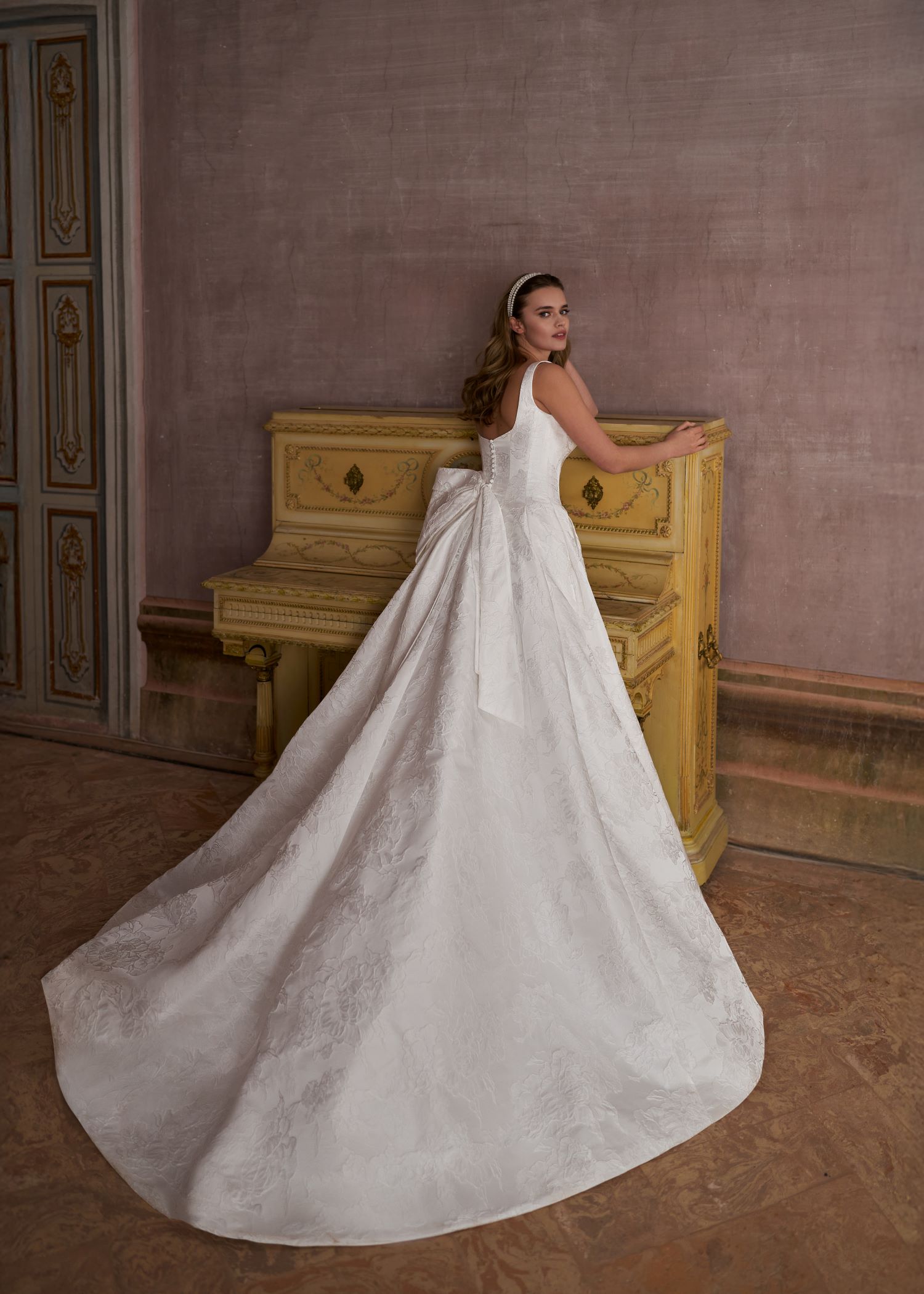 gbs-herve-paris-bridal-neela-brautkleid-novel-collection image 2