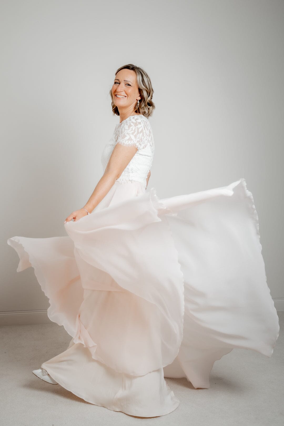 noni-isla-ros-langer-braut-rock-aus-chiffon image 2