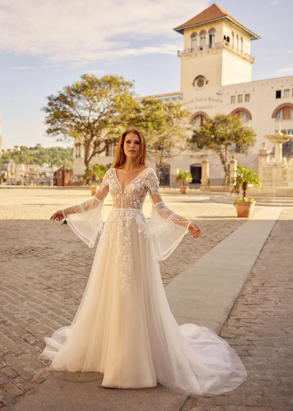 gbs-herve-paris-bridal-lola-brautkleid-libre-collection image 1