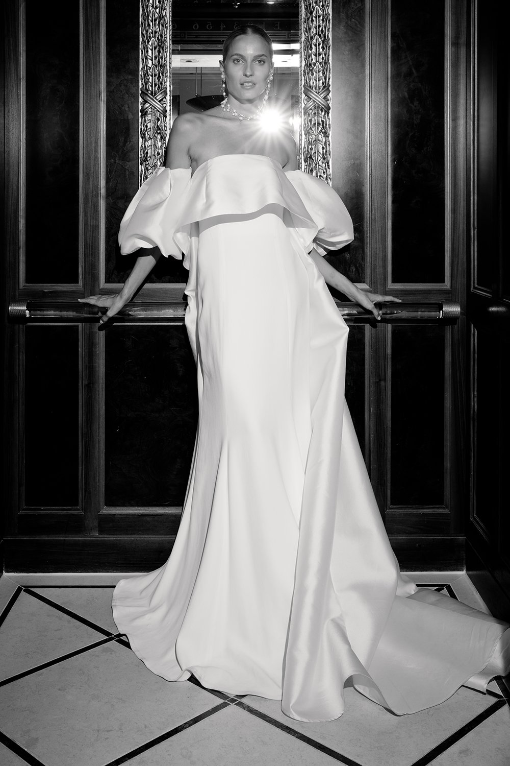 kaviar-gauche-big-sleeve-cape-dress-brautkleid-mit-cape image 3